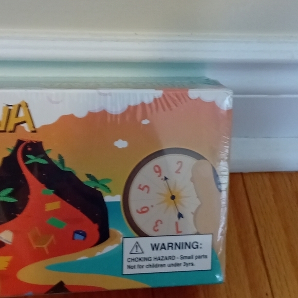 New BNIB Sealed The Floor  Is Lava Treasure Race Interactive Board Game Kids - Picture 5 of 9